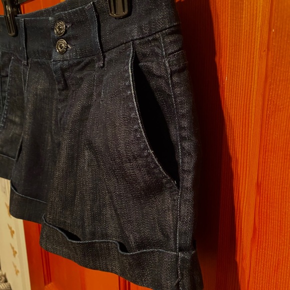 7 For All Mankind Pleated Cuffed Denim Shorts - Picture 4 of 5